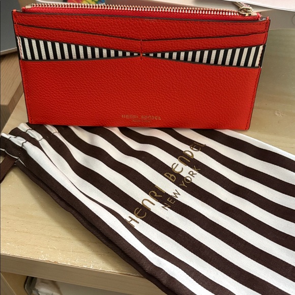 Henri Bendel banklet wallet - Picture 7 of 8